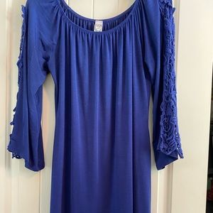 Beautiful blue dress with adorning lace sleeves.